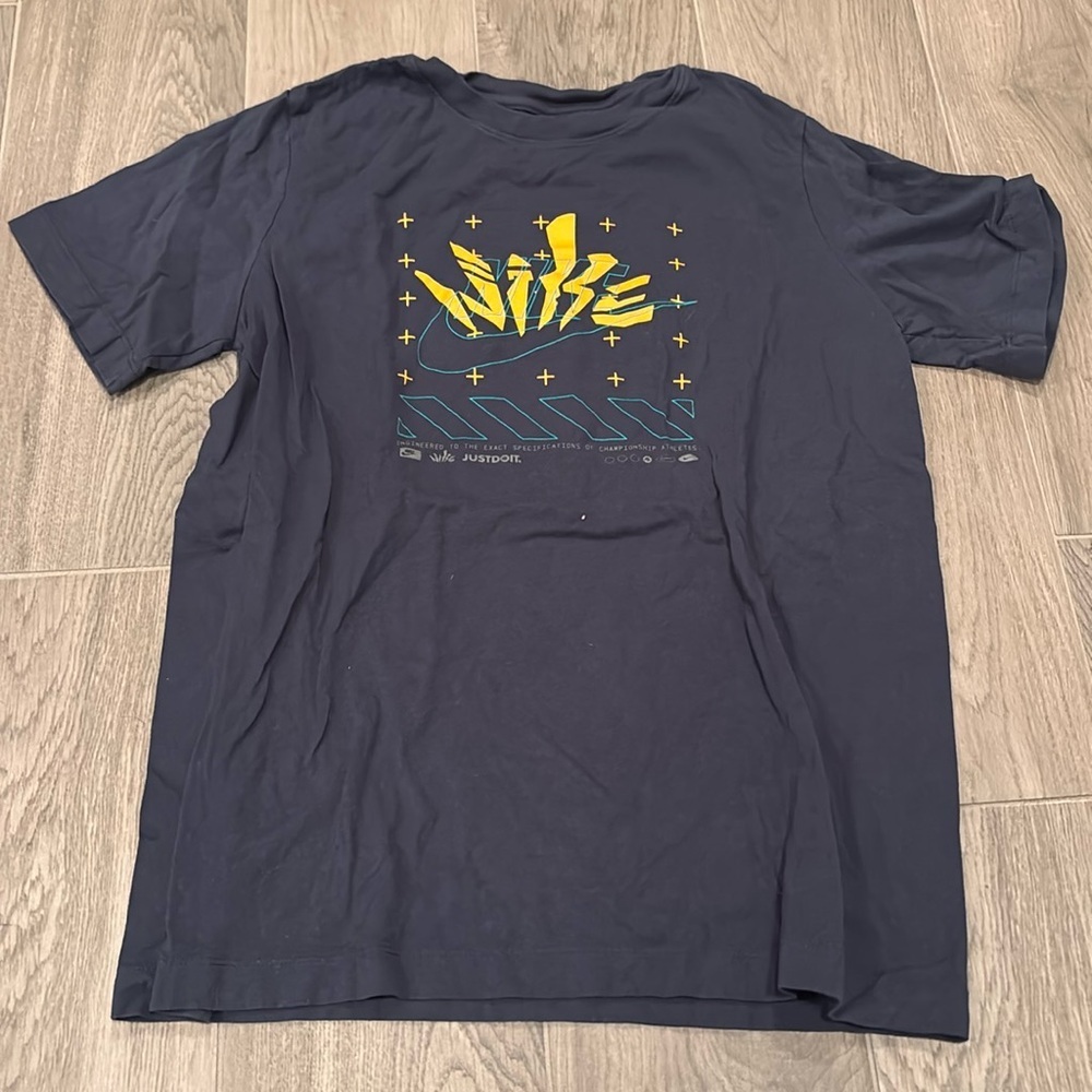 Nike Boys Navy And Orange T-Shirt Size XL